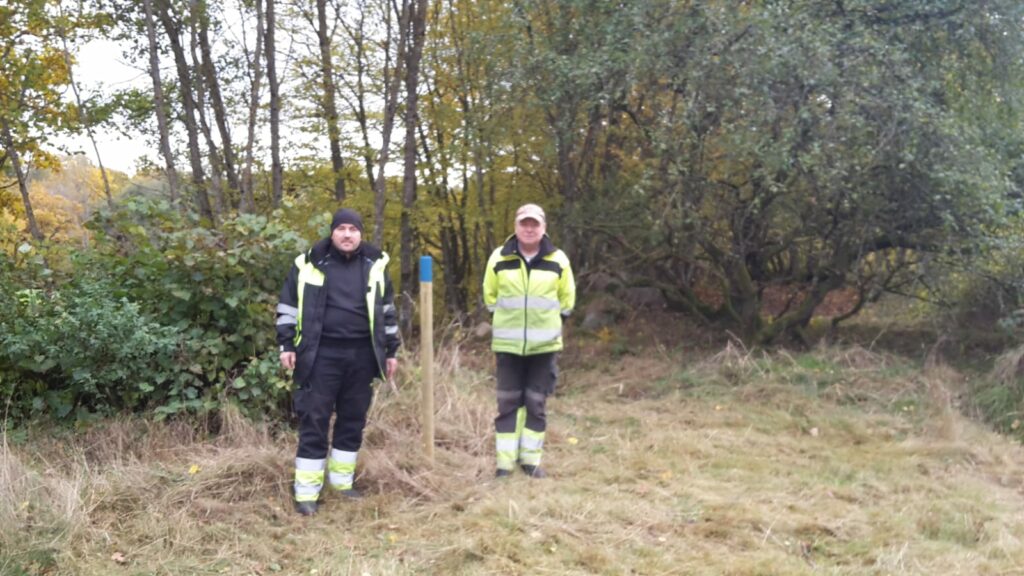 Sätta stolparna mellen Lillagärd naturreservat och Dönhult